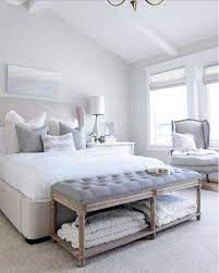 Il design moderno della struttura in acciaio verniciato viene completata da una confortevole seduta imbottita. 7 Panche Per Camere Da Letto Le Forme E Le Nuance Piu Di Tendenza Foto