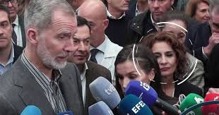 El tiempo justo: El análisis del criticado comportamiento de María Jesús  Montero junto a los Reyes en Adamuz: "Está haciendo campaña" Video |  Mediaset Infinity
