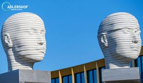 Das coronavirus stellt uns vor enorme herausforderungen. Berlin Adlershof Zeigt Starke In Der Corona Krise Technologiepark Adlershof