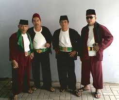 Salah satu kebudayaan yang tidak pernah ditinggalkan adalah baju adat betawi. Pakaian Adat Jakarta 6 Busana Tradisional Khas Suku Betawi Di Jakarta