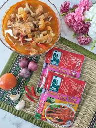 Assalamualaikum everyones,kali ini sku share masakan populer di malaysia dan thailand,namanya tomyam,untuk sayurannya bebas boleh sayur,ayam,cumi dan sesuai. Tomyam Ayam Dan Sayur Mamajue Story
