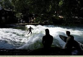 Eisbach Surfer Englischer Garten Munchen Bayern Deutschland Europa Englischer Garten Surfer Bilder