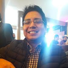 El investigado Franco Pomalaya, asesor de comunicaciones en las sombras de  Pedro Castillo, vuelve a los alrededores de Palacio de Gobierno. Es  sindicado de pertenecer al “Gabinete en las sombras”junto a Beder