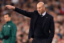 وكان زين الدين زيدان المدير الفني لريال مدريد، أعلن عن قائمة فريقه لمواجهة ليفربول في المواجهة الحاسمة والمصيرية وجاءت على النحو التالي: Ø§Ù„ÙƒØ±Ø© Ø§Ù„Ø¯ÙˆÙ„ÙŠØ© Ø²ÙŠÙ† Ø§Ù„Ø¯ÙŠÙ† Ø²ÙŠØ¯Ø§Ù† ÙŠØ·Ù„Ù‚ Ø£ÙƒØ§Ø¯ÙŠÙ…ÙŠØ© ÙƒØ±ÙˆÙŠØ©