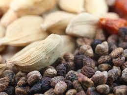 Do you want to know how to use cardamom? Cardamom Pods Vs Seeds Spiceography Showdown Spiceography