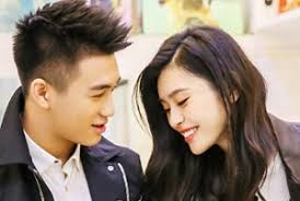 Mario Ho Proposes to Model Ming Xi with 99,999 Roses at Mall