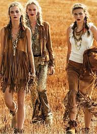 The Bohemian Style Have Created A Lot Of Buzz From The Past Few Years So What Is This Boho Style And What Do Boho Outfits Bohemian Lifestyle Boho Hippie Chic