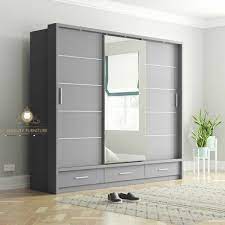 Tetapi sebenarnya tidak perlu heran karena model lemari tv kaca ini memang sangatlah unik dan modern. Lemari Pakaian Minimalis Modern Pintu Sleding Miniuty Furniture