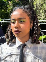 Essa beleza feita em poucos passos, mas ainda assim super glamourosa e  criativa virou minha queridinha. 🫰🥹 Quem quer aprender como fazer, fica  ligado que amanhã sai um tutorial no reels 🙏