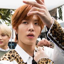 Yuta ist ein japanischer sänger, der als mitglied der koreanischen boyband bekannt ist nct. Yuta Of Nct 127 Has A Navel Piercing And Fans Are Losing It Teen Vogue
