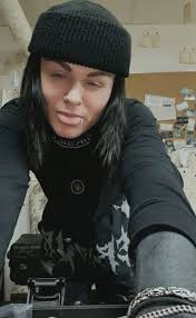 URL is an abbreviation for? (A) Universal Resource Locator (B) Uniform  Resource Locator (C) Universal Resource Location (D) Uniform Resource  Location