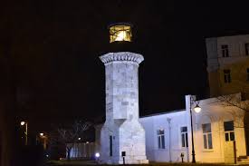 Monumentul are o inaltime de 16 metri, forma octogonala si este construit din blocuri de piatra naturala, cioplite pe toate fetele si unite intre. Farul Genovez Din ConstanÈ›a Ct360 Ro Constanta 360