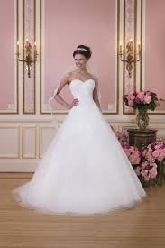 Oder du bist auf eine hochzeit eingeladen. Pin Auf Fem Trouwjurk Sweetheart Bruidsmode
