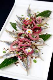 Il salmone in carpione con julienne di verdure è un carpaccio di pesce dal gusto spiccato e intenso conferito dalla tipica marinatura del carpione. Poverimabelliebuoni Il Pesce In Carpione Per Il Calendario Del Cibo Italiano