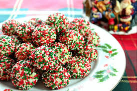 We spend hours upon hours creating tons of cookies to share with our friends and loved ones and there are always rejects left behind. 25 Of The Most Festive Looking Christmas Cookies Ever