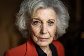 Lamentamos profundamente el fallecimiento de nuestra antigua estudiante y  actriz de reconocido prestigio y talento, Marisa Paredes. Su legado  artístico quedará siempre en nuestra memoria. Descanse en paz.