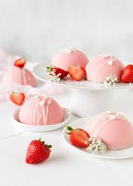 Kleine Erdbeer Joghurt Kuppeltortchen Emma S Lieblingsstucke Rezept Phantasie Desserts Lebensmittel Essen Nachtisch Essen