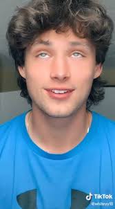 Model's lip-syncs to 80s classics see thousands of middle-aged women flock  to TikTok