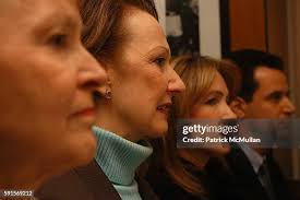 48 Roundtable Discussion Real Estate Market Outlook Stock Photos, High-Res  Pictures, and Images