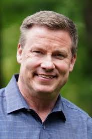 Laurel Khan's Instagram, Twitter & Facebook