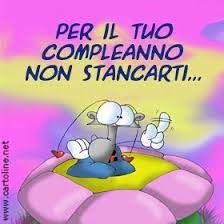 Alle quali si aggiungono le immagini dei cartoni animati preferiti, mentre festeggiano o trasportano striscioni augurali. Buon Compleanno Per Amici Con Presa In Giro