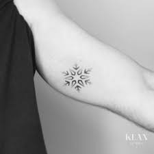 Flocon De Neige By Klax Tattooer In 2020 Tattoos Dot Tattoos E Tattoo