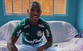 Nascido no rio de janeiro, patrick foi captado pelo palmeiras enquanto atuava no futebol amador carioca em 2017, tendo sido destaque da taça das favelas e do campeonato carioca amador. Sportbuzz Conheca Patrick De Paula Joia Alviverde Que Teve A Taca Das Favelas Como Seu Trampolim Para O Futebol Profissional