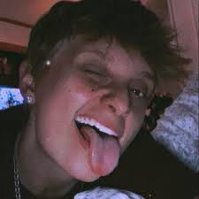 Looking to make some extra money this winter? We need someone to shovel our  small driveway, walkway and a few entrance stairs this winter. Anything  over 4 inches. $$$ and cookies 🍪