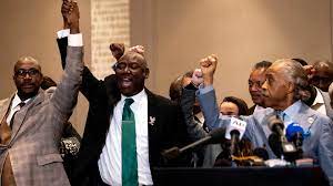 Who is allowed in the courtroom derek chauvin, the defendant 1 derek chauvin family member courtroom 1856 was renovated specifically for the derek chauvin trial to maximize capacity and. Nz6gahczrkxgim