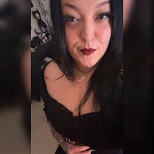 This is a long shot…but does anyone have a complete horse skull for sale?