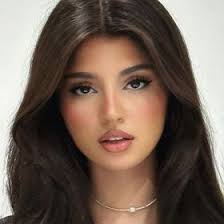 Eva Bailey (freyahopkins140527)