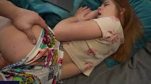 Le dije a mi hermanastro que me diera un masaje y me folló duro - punto de  vista