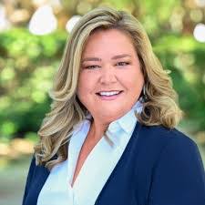 Carrie Wisniewski's Instagram, Twitter & Facebook