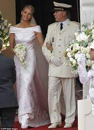 Jul 11, 2014 · la principauté de monaco célèbre, ces 1 er et 2 juillet 2021, le dixième anniversaire de mariage de leurs altesses sérénissimes le prince albert ii et la princesse charlène. Pin On People