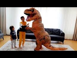 Fatih Selim Ve Dev Dinozor Arkadas Oldu Youtube Dinozorlar Deve Arkadaslar