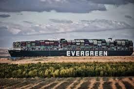 Im streit über die blockade des suezkanals durch das containerschiff ever given im märz hat die kanalbehörde den kapitän des frachters direkt für die folgenschwere havarie verantwortlich gemacht. Suezkanal Blockade Behorde Belastet Kapitan Der Ever Given Schwer