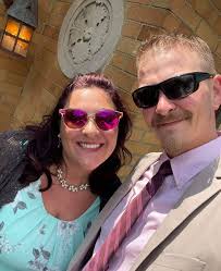 Bahahaha! Snap today is juicer than my tatted @ss. Jared Munsell got burnt  harder than my blunt this morning. He does not have a wife. He wishes for  one...maybe...but we both been