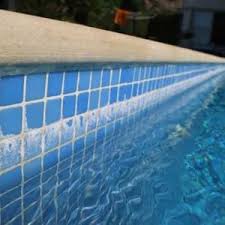 Kalkablagerung Auf Pool Fliesen Poolroboter Und Poolsauger