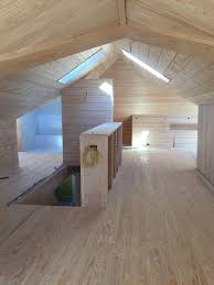 Wow Dieser Fertige Dachboden Ist Wunderschon Ich Liebe Das Rohe Holz Und Das My Blog In 2020 Attic Renovation Finished Attic Attic Spaces