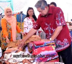 Motif yang dipakai adalah motif bambu, sehingga sering juga disebut sebagai batik pring. Batik Pring Sedapur Dari Desa Terkenal Hingga Istana Negara