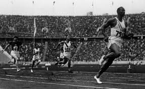 La tragedia della grande guerra portò con sé anche i giochi della vi olimpiade, che avrebbero dovuto tenersi a berlino, e finì per influenzare massicciamente anche l'edizione del 1920. Jesse Owens Berlin 36