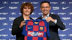 Antoine griezmann 's presentation events can be followed live on fcbarcelona.com and on barça tv, beginning at approximately 6.15 pm cest. Antoine Griezmann To Wear Number 17 At Barcelona As He Reveals Desire To Win Trophies 90min