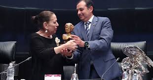 María elena chapa hernández fue maestra egresada de la escuela normal miguel f. Senado Entrega Reconocimiento Elvia Carrillo Puerto 2018 A Maria Elena Chapa El Financiero