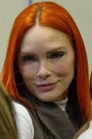 El rostro de Raymond es de decepción y dolor. Por el contrario el de  Myredis es de odio, venganza y satisfacción. Daddy Yankee dormía con su  peor enemigo.