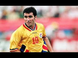 Oynadığı 18 maçta 7 gol atması ve fazlaca da asist yapması ile ön plana çıkan hagi. Gheorghe Hagi Regele Din CarpaÈ›i Goals Skills Youtube