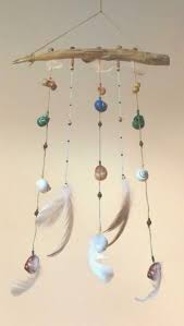 Windspiel Federleicht Ein Aus Naturmaterialien Hergestelltes Seelenwindspiel Mit Liebe Zum Detailmobile Aus Treibholz Pe Windspiele Baby Diy Naturmaterialien