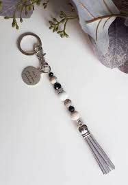 Voici Ce Que Je Viens D Ajouter Dans Ma Boutiqueetsy Porte Cles Pierres Semi Precieuses Tassel Grise Et Breloque E Porte Cle Creation Bijoux Bijoux De Sac