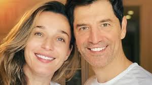 Ο σάκης ρουβάς (μαντούκι κερκύρας, 5 ιανουαρίου 1972) είναι έλληνας από μικρή ηλικία ασχολήθηκε με τον στίβο, κατακτώντας αρκετά μετάλλια ως μέλος της ελληνικής εθνικής. Eidhseis Me 8ema Sakhs Roybas Yupiii Gr