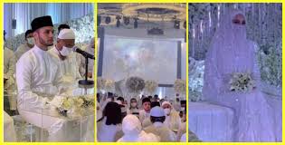 Noor turut terkena tempiasnya sekali. Akhirnya Tahniah Neelofa Pu Riz Sah Jadi Suami Isteri Disatukan Dalam Majlis Serba Putih Teh Tarik Kaw