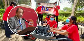 Yayasan sime darby menawarkan biasiswa dan bursa kepada pelajar institut pengajian tinggi (ipt) di malaysia yang berkelayakan sejak 30 lalu, lebih daripada 4,828 pelajar telah mendapat manfaat daripada biasiswa yayasan sime darby. 10 Tahun Yayasan Sime Darby Bukan Setakat Biasiswa Banyak Lagi Bantuan Diberikan Untuk Belia